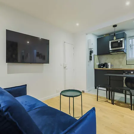 Modern - 4p- Sacre-c Ur , Cleaning Included Apartment